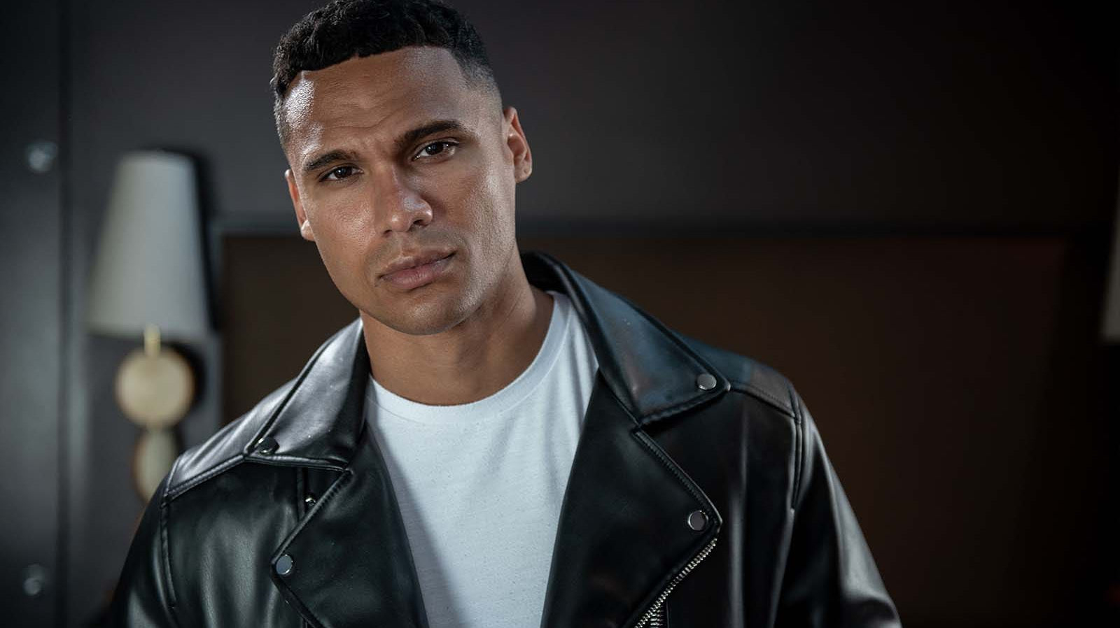 How to apply makeup so no one will notice.